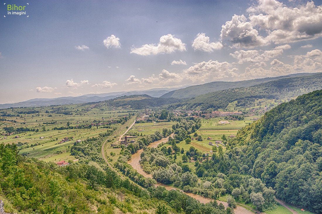 Panoramic view of Șuncuiuș