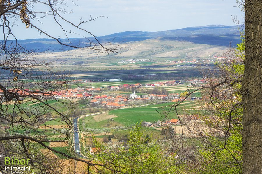 Vedere asupra satului Aștileu