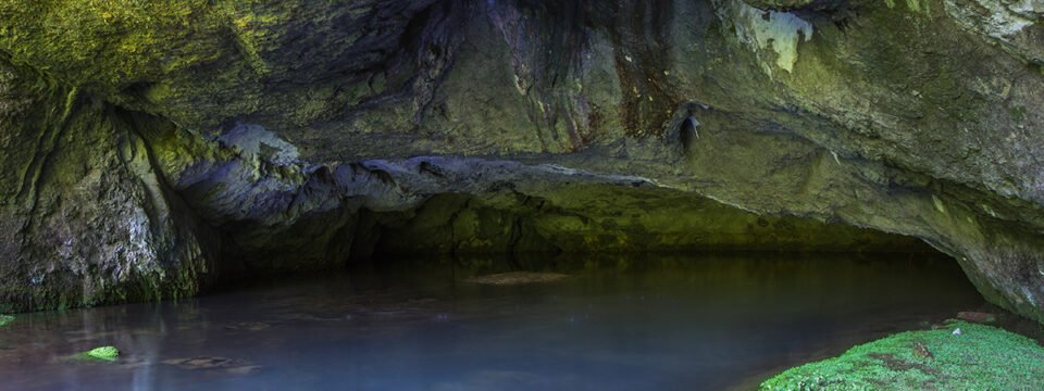 The cave with water from Leșului Valley